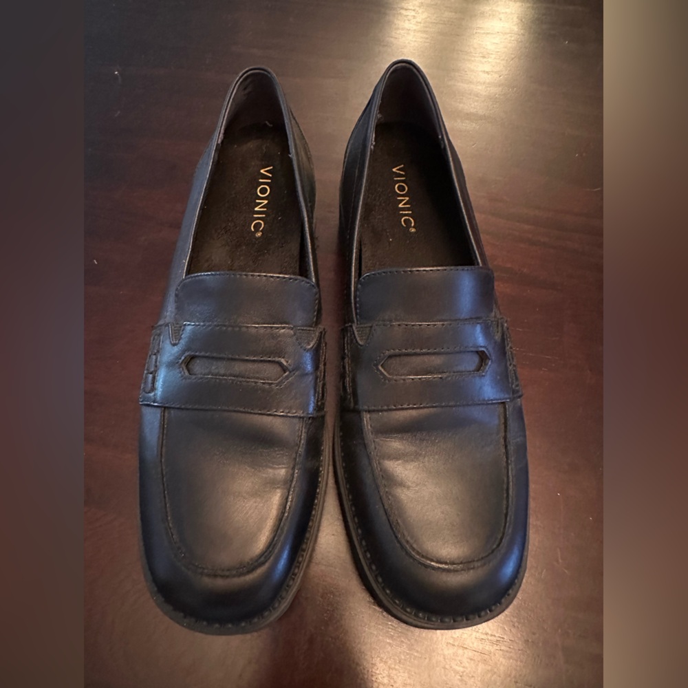 Vionic Women’s  Black Loafers